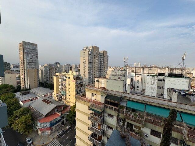 VENTA 3 AMBIENTES AL FRENTE CON BALCON EN BALVANERA